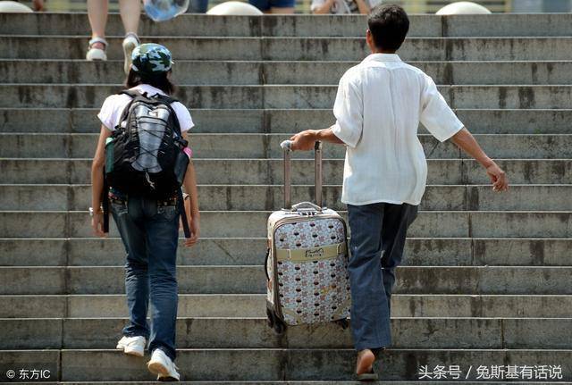 姐坐月子婆家給她吃剩飯，姐倒垃圾桶，半夜廚房見一人，姐姐哭了