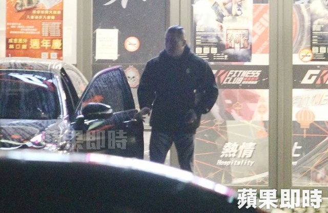 賺多少全捐出去！館長光是簽約金「高達7位數台幣」　月收入「能買好幾棟透天厝」卻不買霸氣捐了