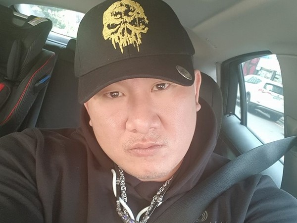 賺多少全捐出去！館長光是簽約金「高達7位數台幣」　月收入「能買好幾棟透天厝」卻不買霸氣捐了