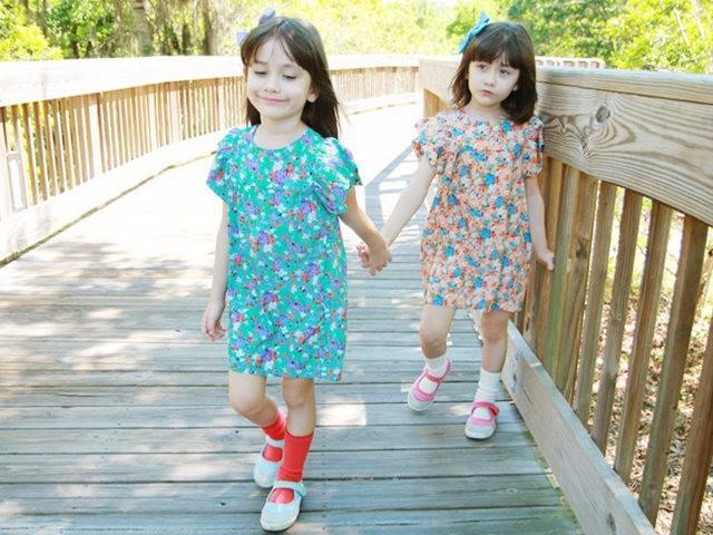 這對「全球最正雙胞胎」小時候是萌系美少女　長大後變成「男孩們的夢中情人」！