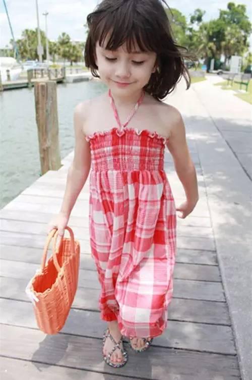 這對「全球最正雙胞胎」小時候是萌系美少女　長大後變成「男孩們的夢中情人」！