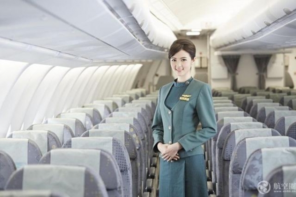 長榮空姐「嫌新制服醜」拍照最後留念！照片曝光美到「連國外媒體都讚嘆」！
