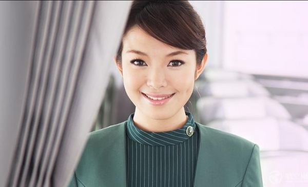 長榮空姐「嫌新制服醜」拍照最後留念！照片曝光美到「連國外媒體都讚嘆」！