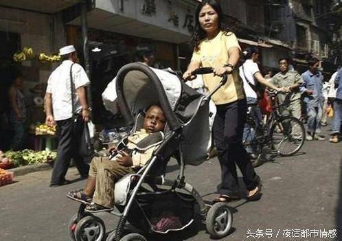 正妹以為嫁給有錢的黑人後就能舒服過日子，沒想到嫁過去後每天吃這些黑色巨物！讓她崩潰到哭著想回家！！
