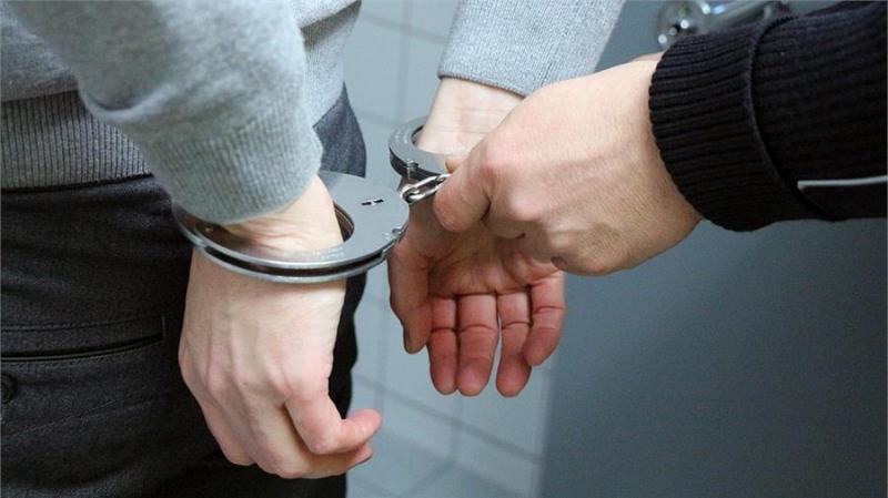 100元吃2餐！男子吃不飽偷晚餐，屏東暖警「自費送米、泡麵」惹哭母子！