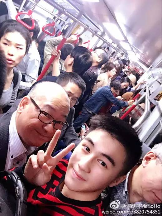 賭王兒子坐經濟艙護照遺失機上，航空公司理都不理，害他淒慘睡機場一夜！認出他是誰後態度180度大翻轉！