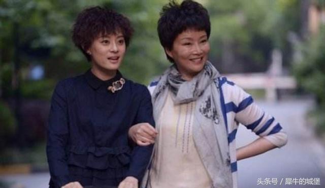 女婿出差女兒回娘家來小住，夜裡我路過女兒房門口，我讓女兒離婚