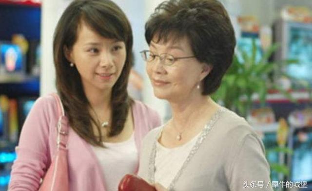 女婿出差女兒回娘家來小住，夜裡我路過女兒房門口，我讓女兒離婚