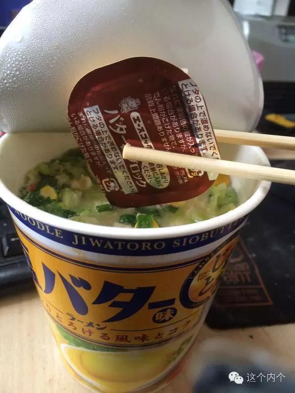 男子半夜肚子餓發現冰箱有「米腸」馬上加熱來吃，媽媽早上起來崩潰：那不能吃啊！