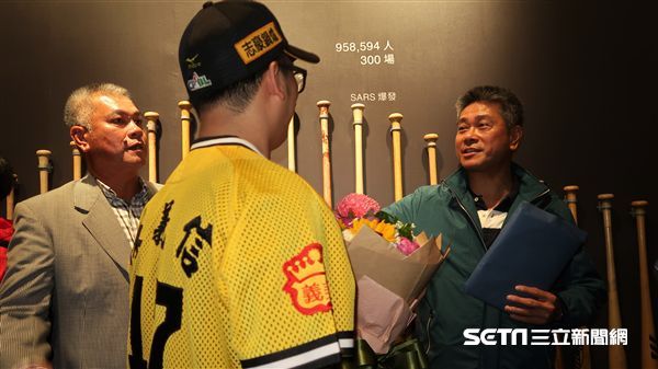 中職／球迷嗆臭屁 陳義信：我就拉弓