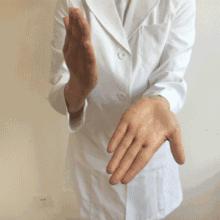 一套「穴位保健操」，它集養生、健身……於一體，調節人體陰陽平衡