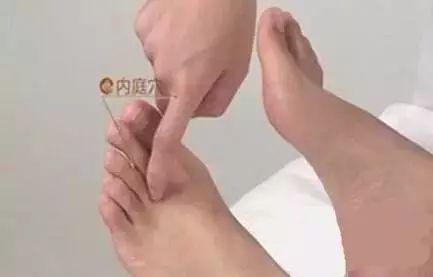 腳上有個「滅火開關」，這樣按，快速祛胃火、止牙痛、無口臭