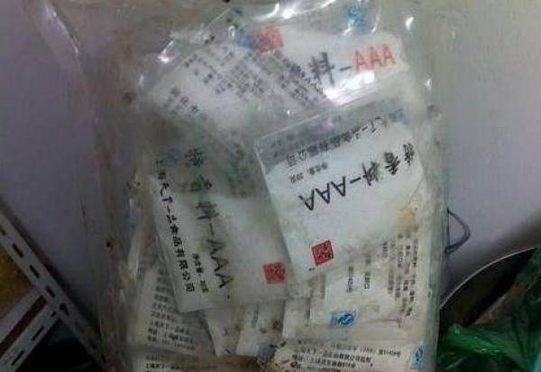 少在外面吃飯，看完一位廚師冒死拍攝的圖片後，你絕對會感謝我的！