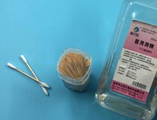 牙籤插進手機充電口裡，解決了家家戶戶的難題，既省錢又實用
