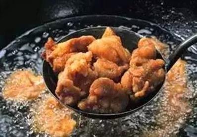 媳婦太有才！她把食鹽倒進鍋裡，驚喜發生了，清潔專家都不輕易外傳的祕方