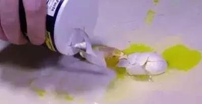 媳婦太有才！她把食鹽倒進鍋裡，驚喜發生了，清潔專家都不輕易外傳的祕方