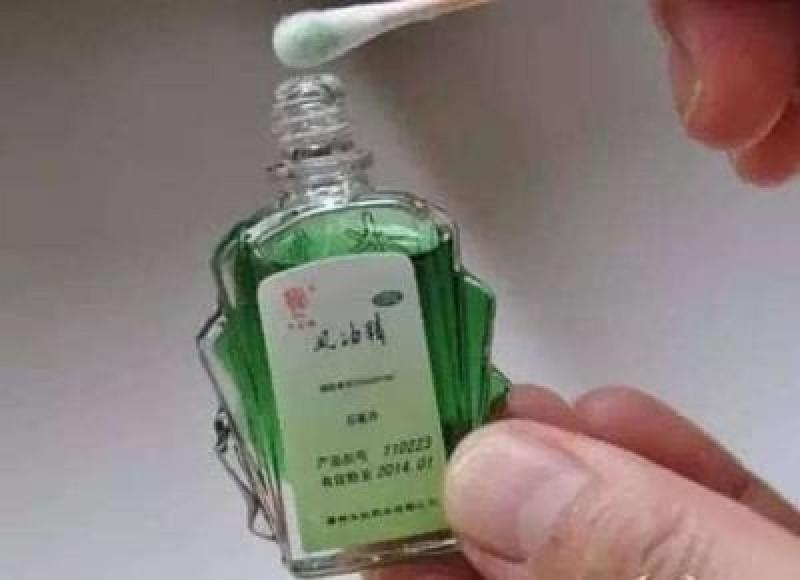 包包用久磨損變髒先別扔，幾個不花大錢的笨方法，3分鐘讓舊包變新包。