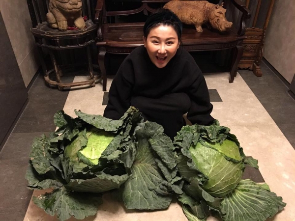 時尚教主藍心湄53歲「身材超逆天」！ 曝飲食妙招「就靠2個字」 籲年輕人多打拚：50歲吃苦才叫苦