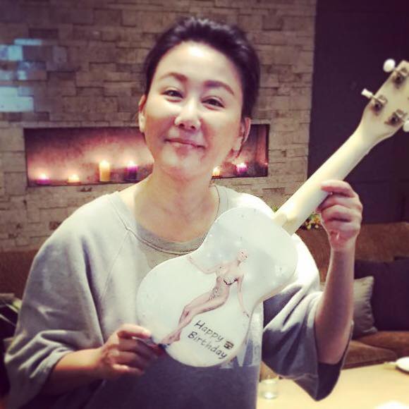 時尚教主藍心湄53歲「身材超逆天」！ 曝飲食妙招「就靠2個字」 籲年輕人多打拚：50歲吃苦才叫苦