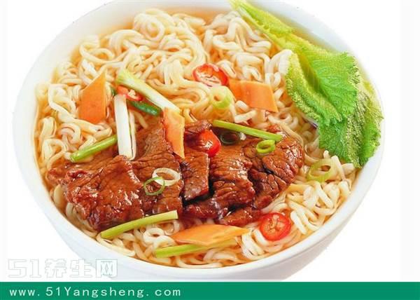 食麵是「垃圾食品」？營養師：這5種食物才是，可惜愛吃的人很多