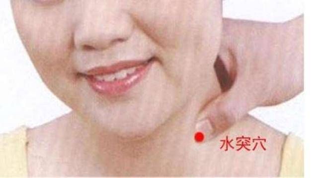 【總是感覺嗓子裡有痰】、咳又咳不出？中醫教你幾招，輕鬆解決喉嚨粘稠物
