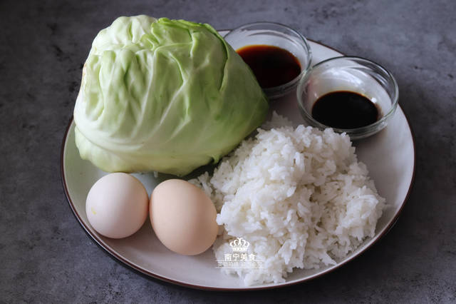 蛋炒飯在家這樣做，省時又省力，味道讓你欲罷不能，炒一鍋不夠吃