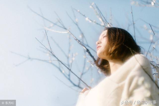 我挺大肚子參加前夫婚禮，前公婆給了我個存摺，看到數額我痛哭！