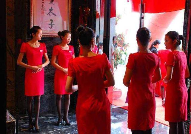 弟弟借錢創業，大姐給一萬，二姐丟出一棵白菜，弟弟卻給二姐了30萬