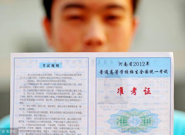 清潔工撿到一張高考準考證，及時送去卻被解僱，失主知後驚喜來了