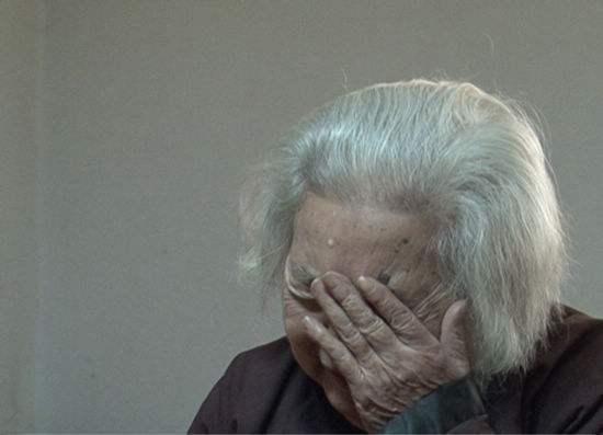 老太想參加孫子婚禮，卻遭兒子拒絕，偷偷進城才知道孫子..