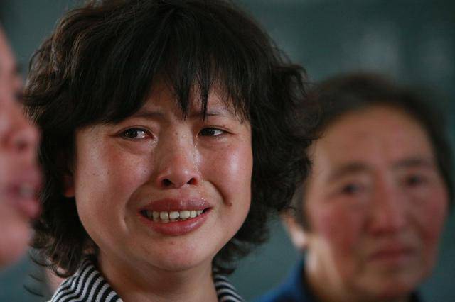 父親帶一個女人回家說要跟母親離婚，我氣的想打小3，父親卻給我一巴掌！3年後父親過世，眞相揭開..