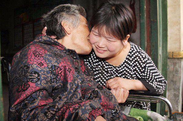 丈夫帶新歡和她的兒子回家，竟讓妻子凈身出戶？婆婆：你給我滾！