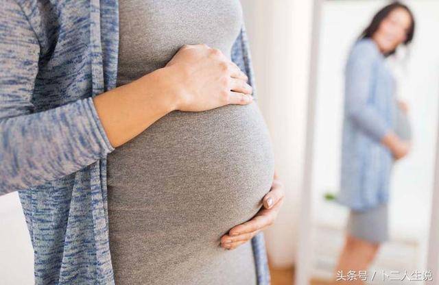 11歲女童父母離異被遺棄，吃百家飯長大，全村人對她做的事讓人流淚