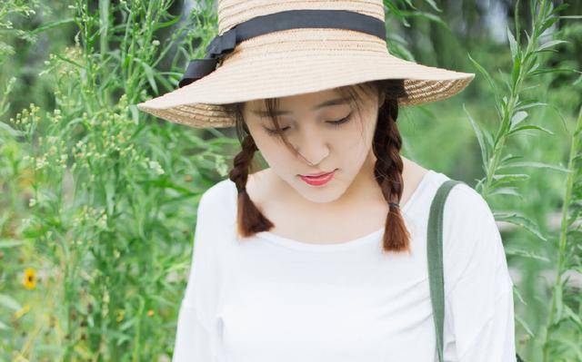 老婆沒做飯被老公扇耳光，老婆抱娃回娘家忘拿奶瓶，返回傻住！