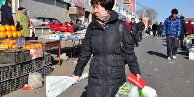 小姑子過生日，我挺著大肚子做了一桌好菜，老公回家後怒掀桌子！