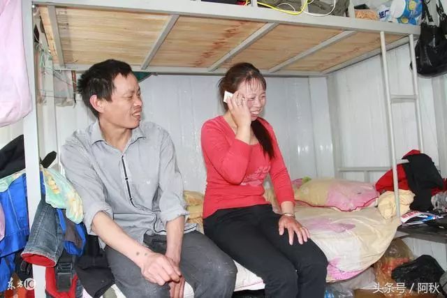我帶著女兒再嫁，丈夫每天非要親自哄女兒睡，當我打開衣櫃，我嚇傻了！