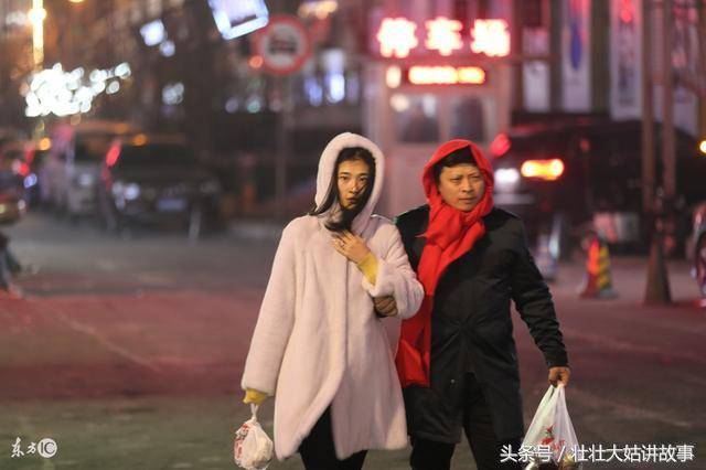 我出軌和老公離婚後，他每個月還往我卡裡打錢，兩年後我一查餘額傻了