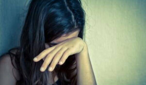 老公走了我把公婆接來同住，小姑子出嫁當天給我磕頭，我說：離婚