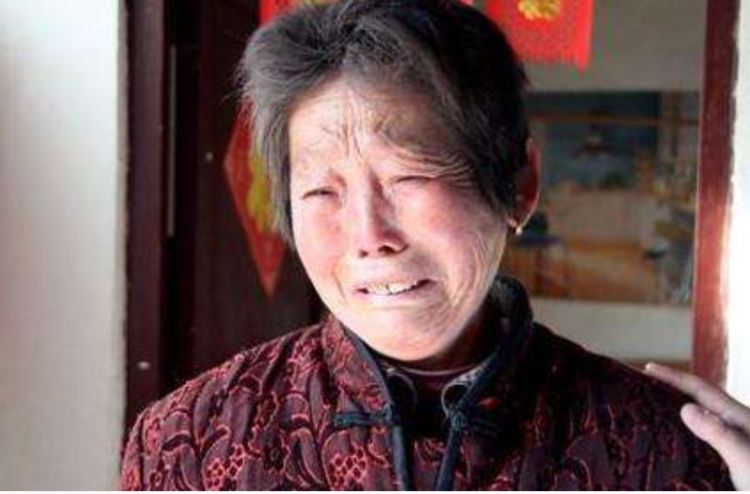 婆婆工地幹活，兒媳偷走全部存款，打開存摺，兒媳報了警