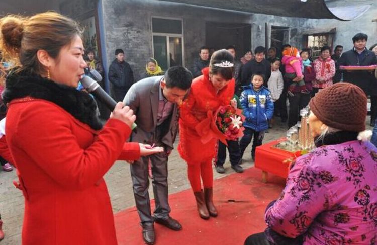 「兒媳婦，俺兒子有房有錢，你連工作都沒有，不想過就離婚 」