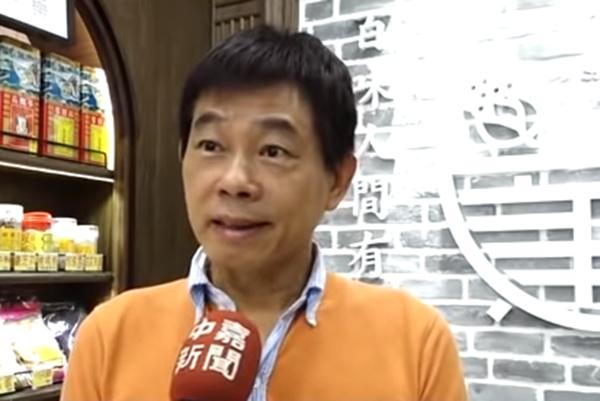 一個荒唐睹約造就一段姻緣！「300封情書當嫁妝」最後娶得賢妻歸！兒子見證：爸媽越老越相愛！ 