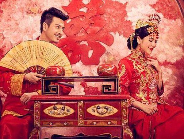 老公離家三年終於回家，飯桌上給婆婆三萬塊錢，婆婆怒罵讓他滾！