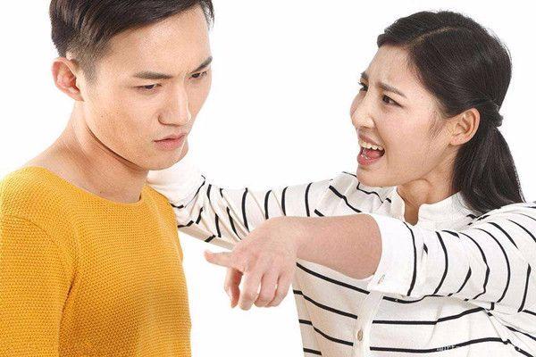 母親病了，我把她接來家裡照顧，因為一件衣服，我果斷和老公離婚！