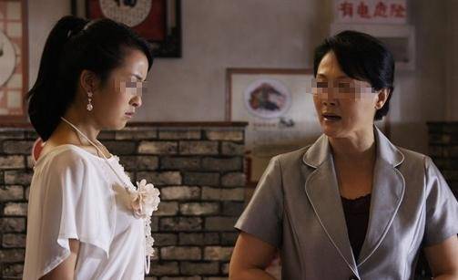 我癱瘓後被兩個兒子拋棄，女兒收留我，五年後兒子悔青了腸