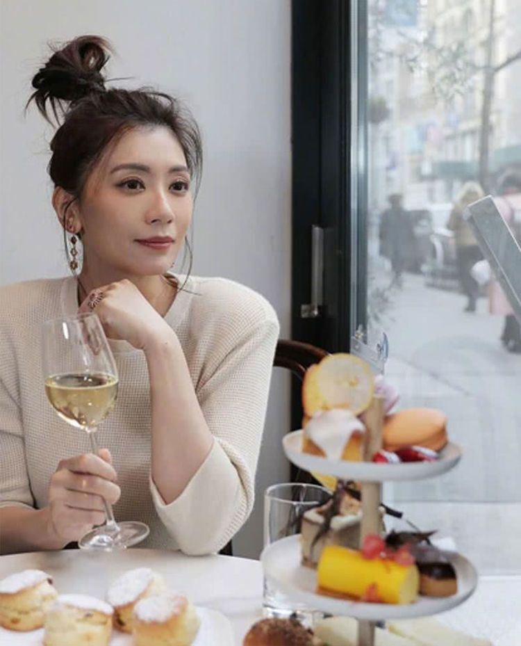 紅了16年，今44歲穿得像18歲，臉上仍有這個年齡應有的優雅