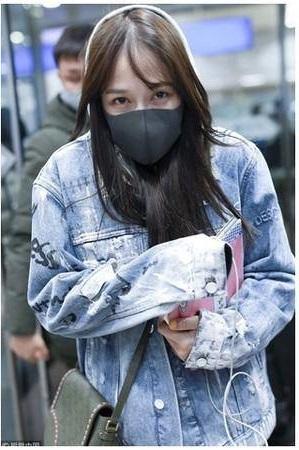 陳喬恩素顏被拍 「狂躲助理後面」，網友驚訝：不敢相信這是39歲的狀態