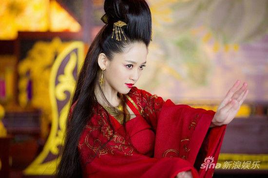 陳喬恩素顏被拍 「狂躲助理後面」，網友驚訝：不敢相信這是39歲的狀態