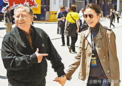 楊紫瓊腿部意外受傷縫10針，73歲未婚夫趴在床上一臉愁容！