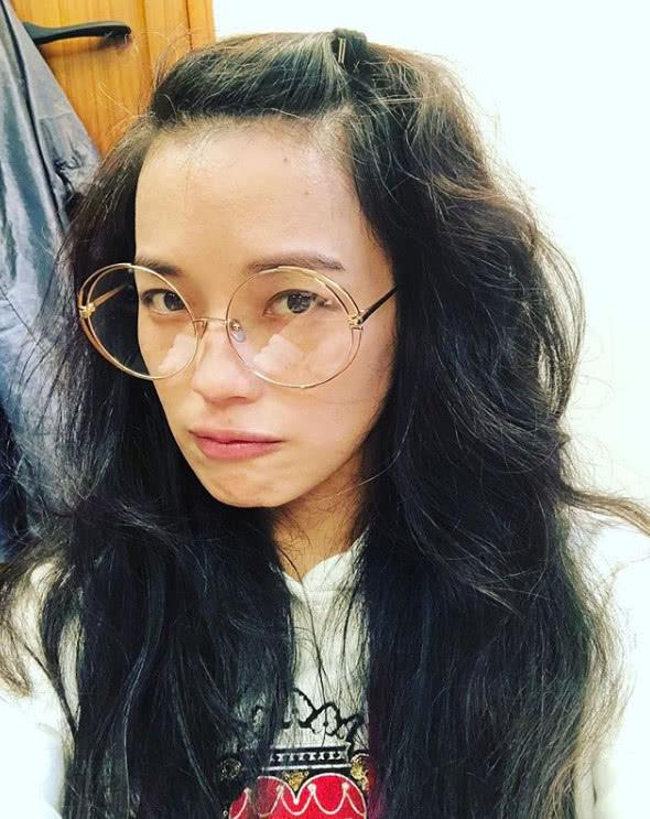 舒淇分享素顏近照，甜曬老公馮德倫視角，網友稱讚真美！