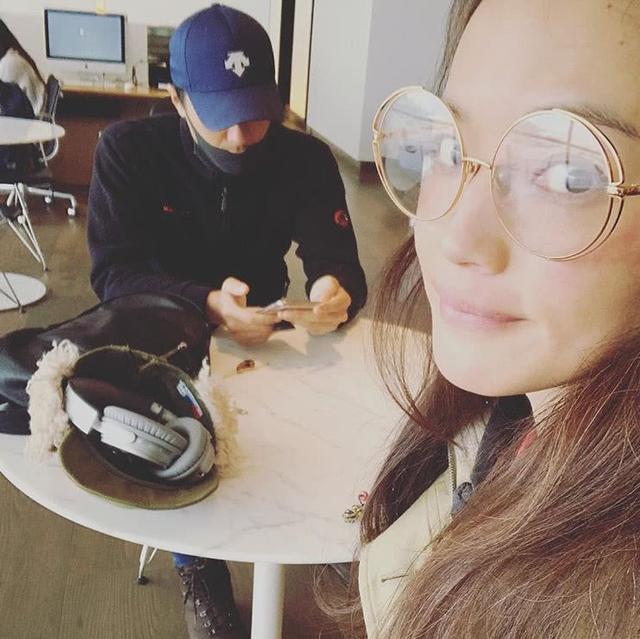 舒淇分享素顏近照，甜曬老公馮德倫視角，網友稱讚真美！
